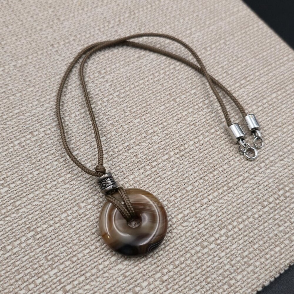 16 Inch Cloth Cord Banded Agate Stone Pendant Necklace A7213 - Picture 2 of 7